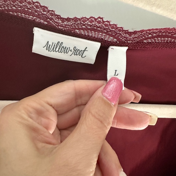 Chic Satin Lace-Trimmed Blouse in Deep Red - Picture 4 of 4